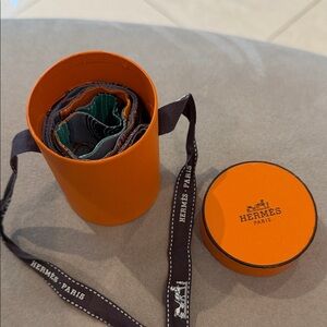 Hermès neck scarf - EUC 100% authentic